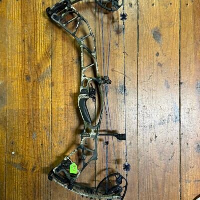 Hoyt HyperForce Compound Bow – Kuiu Verde, New Strings